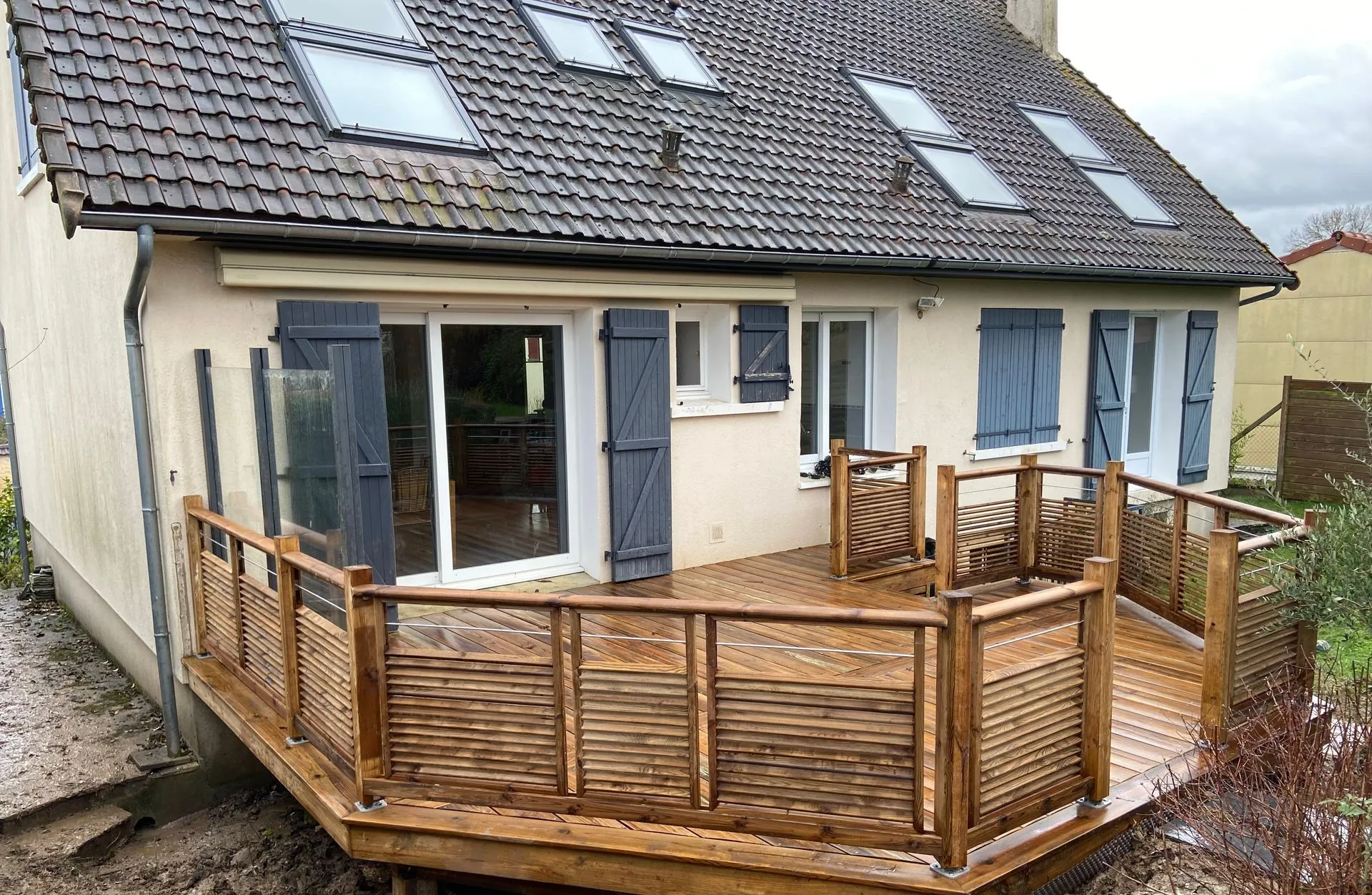 Pose terrasse composite Terrasteel — Main Verte