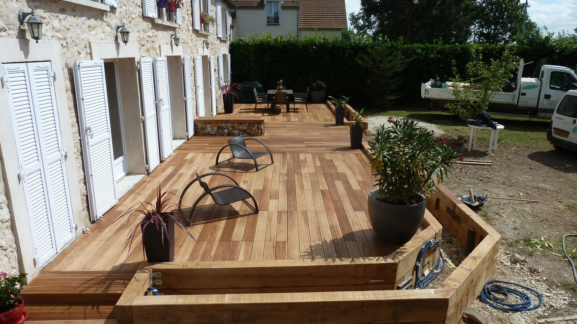 Pose terrasse composite Terrasteel — Main Verte