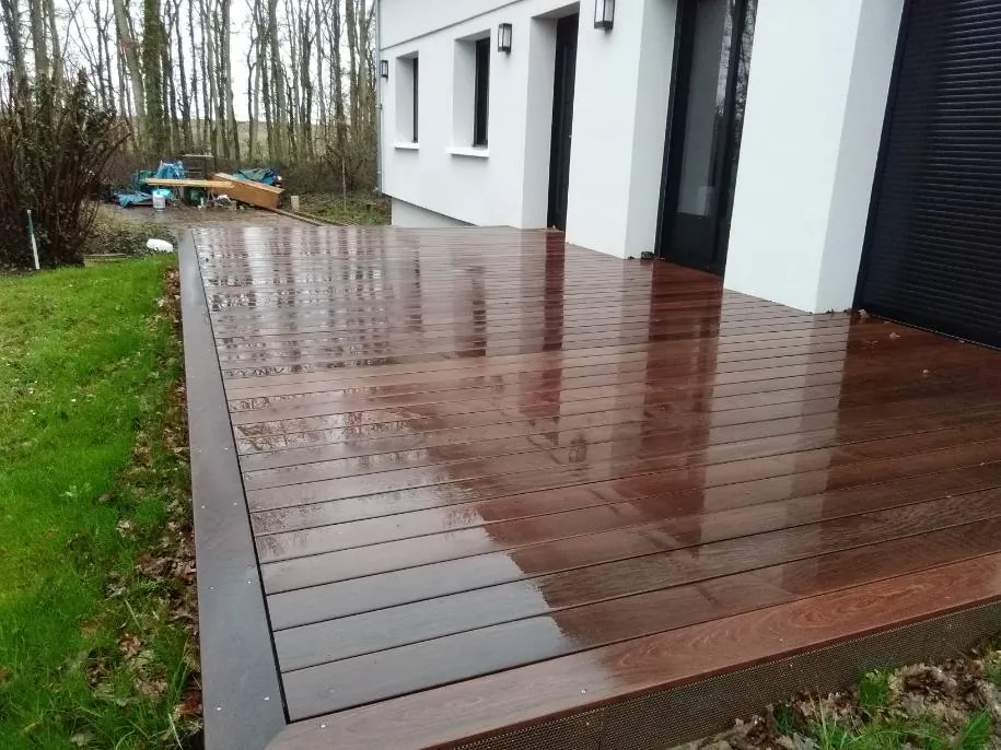 Pose terrasse composite Terrasteel — Main Verte